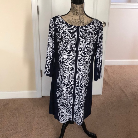 Dress - Picture 1 of 7